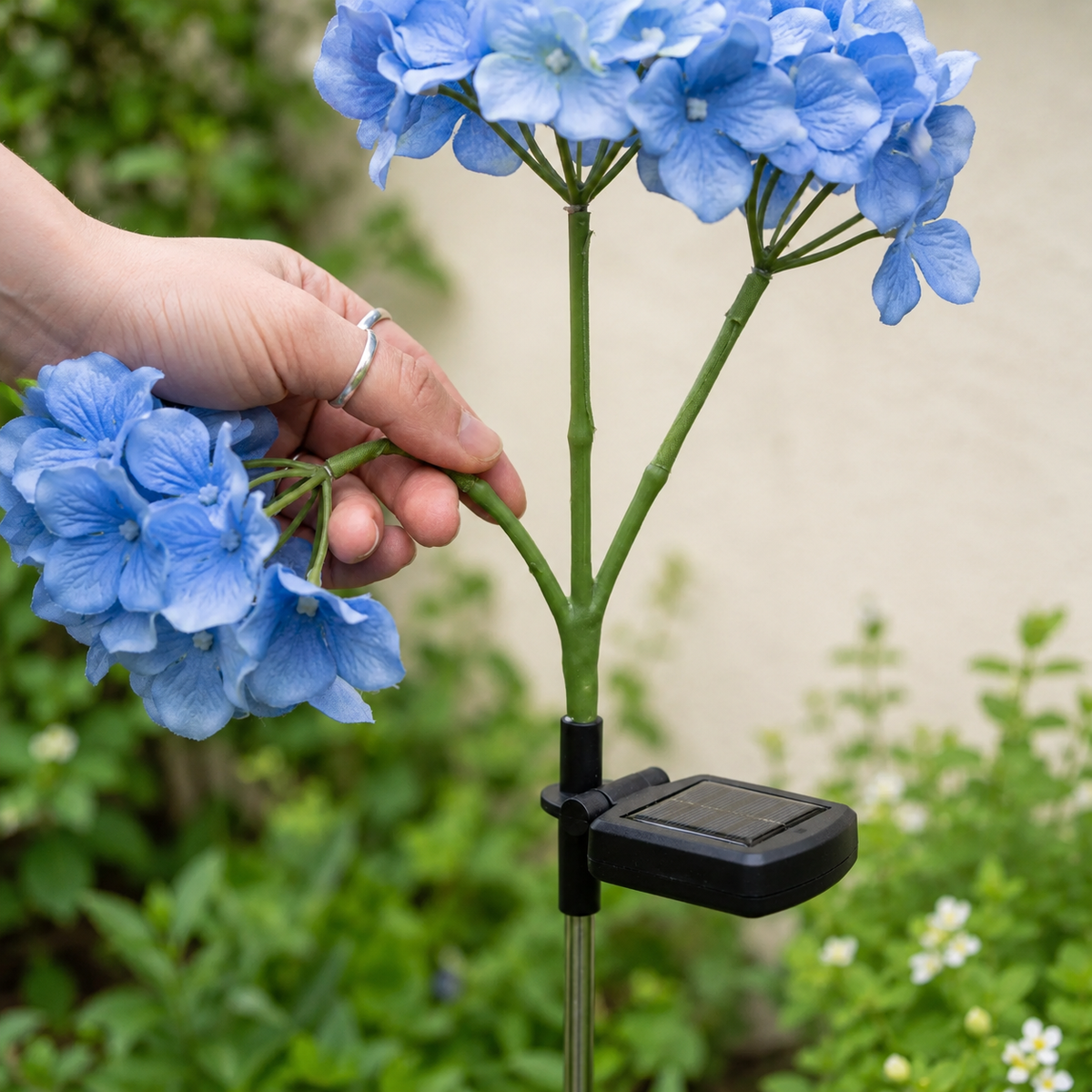 Solar Hydrangea Flower Stake Lights for Garden Paths and Patio Decor